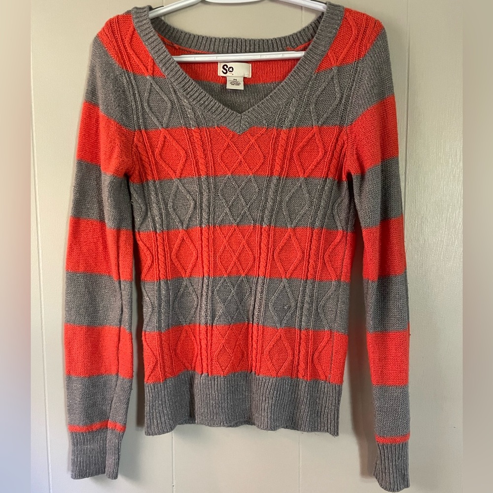 SO Brand Woman’s V-Neck Knit Detail Sweater